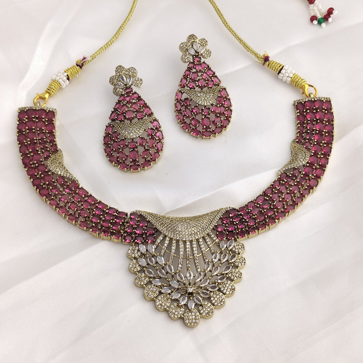 Ishaa Pink Hasli Victorian Choker Set