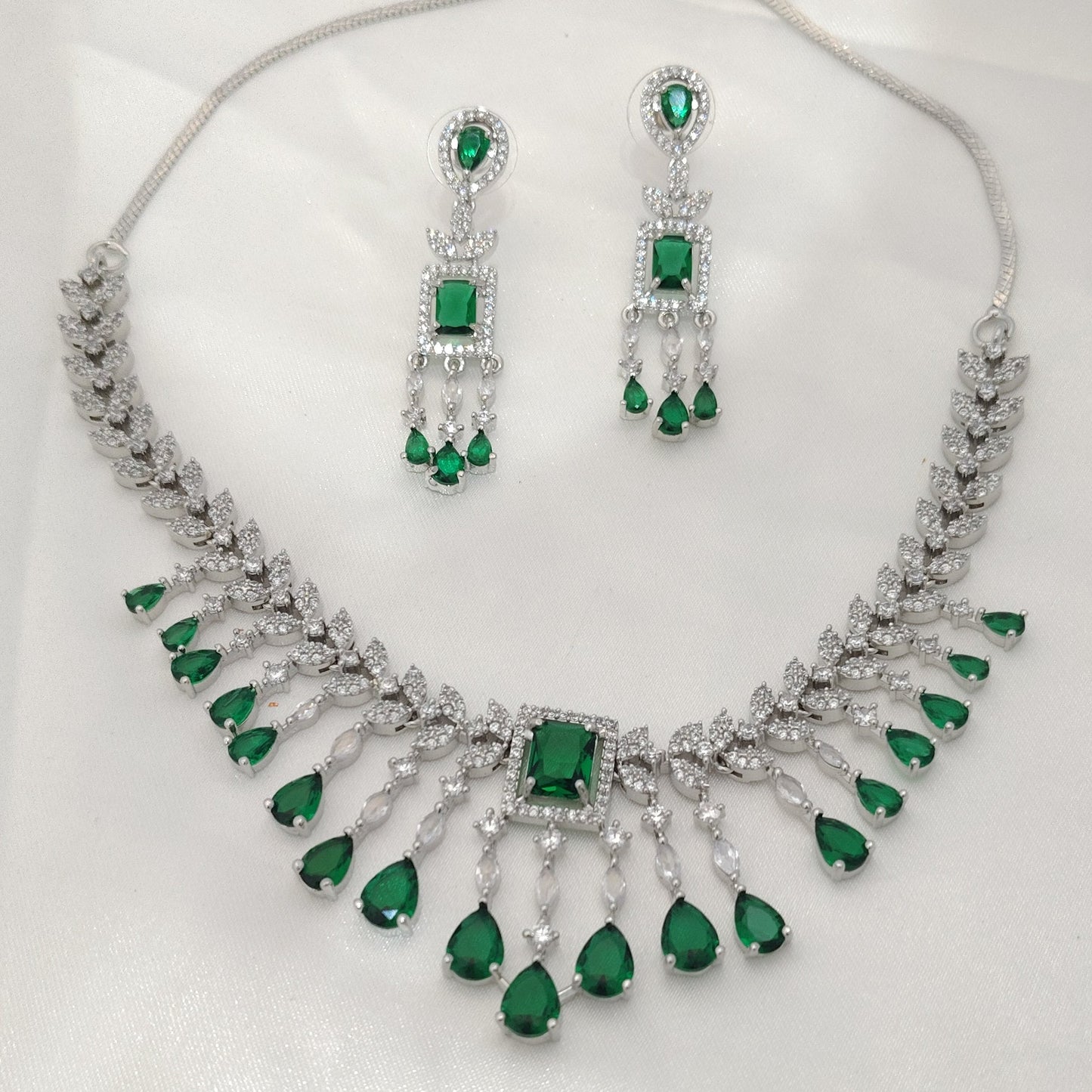 Emerald Green Teardrop Necklace