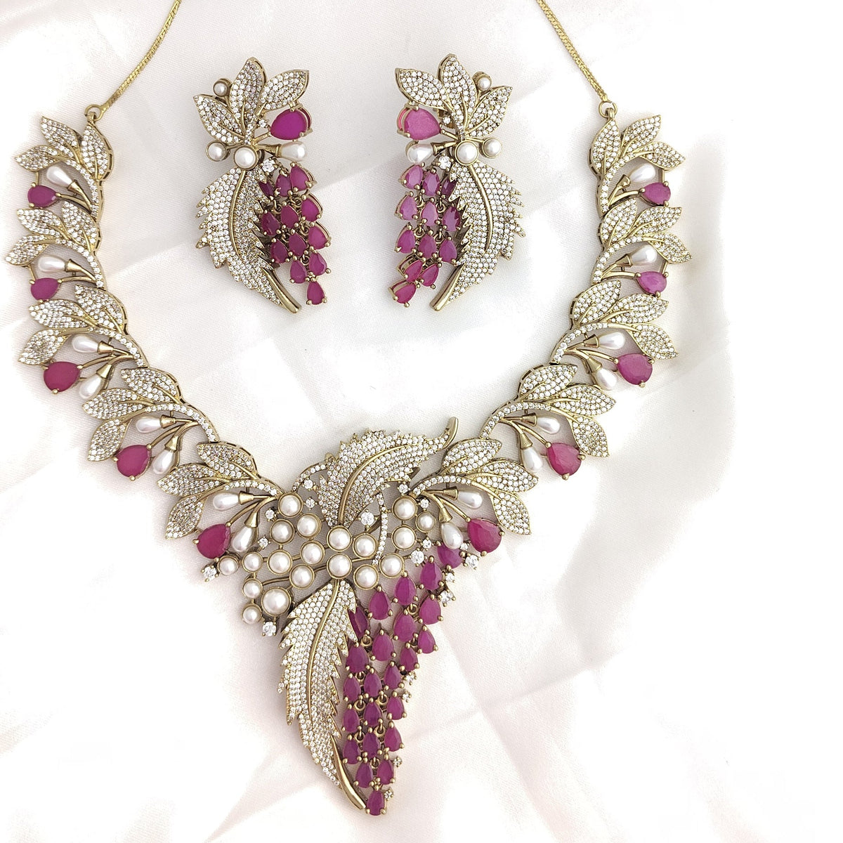 Sana Multicolor Victorian Necklace Set